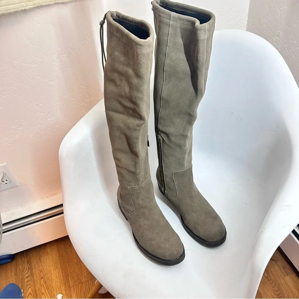 Adam Tucker by Mee Too Kody Acorn Suede Womens Knee High Boots Taupe Size 9.5